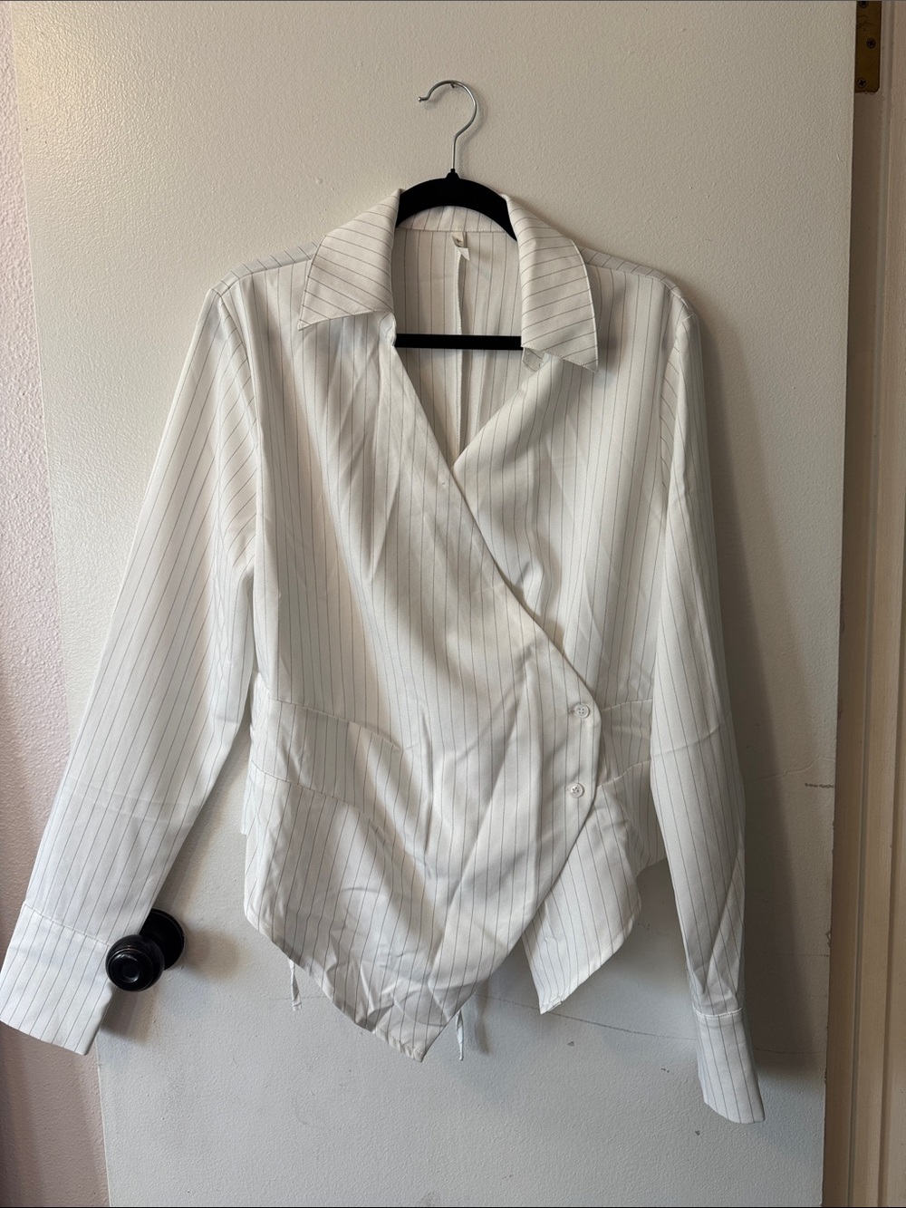 NWOT Halara Women’s White Pinstripe Wrap Blouse